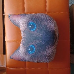 Little cat face cushion
